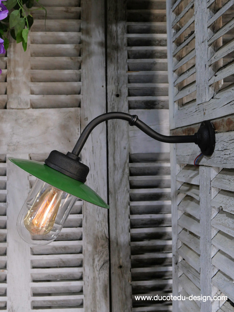applique-lampe-murale-de-cour-col-de-cygne-exterieur-vert-du-cot-du