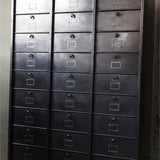 ancien grand meuble 30 casiers industriel a clapet strafor 1950