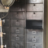 ancien grand meuble 30 casiers industriel a clapet strafor 1950