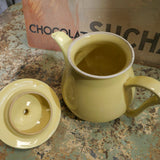 ancienne theiere jaune