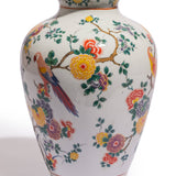 Vase blanc en céramique à motifs floraux et oiseau tropical