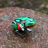 Petite grenouille en étain jouet