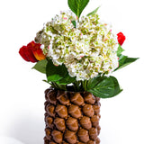 Grand vase en céramique orné de multiples glands