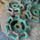 Lot d'anciennes vannes d'usine vert lot 7