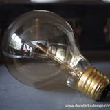 ampoule galaxie 80  filament de carbonne facon Thomas Edison neuve