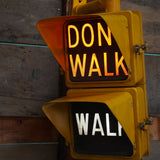 New York feu dont walk americain vintage USA jaune d'origine avec fixations murale