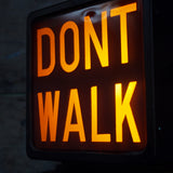 New York feu dont walk americain vintage USA jaune d'origine avec fixations murale
