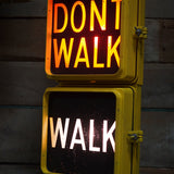 feu dont walk americain vintage USA jaune a poser