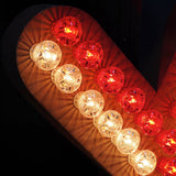 enorme lettre X d'ancienne enseigne lumineuse façon fete foraine