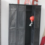 ancien vestiaire d'usine 4 portes des années 40 entirement riveté