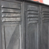 ancien vestiaire d'usine 4 portes des années 40 entirement riveté