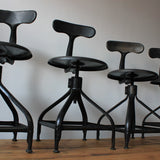 ancienne Chaise basse d atelier industrielle nicolle "" dit queu de baleine ""