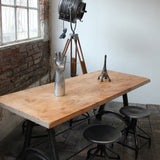 ancienne Table ou bureau industriel pied fonte plateau orme massif