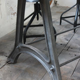 ancienne Table ou bureau industriel pied fonte plateau orme massif