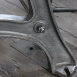 ancienne Table ou bureau industriel pied fonte plateau orme massif