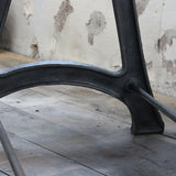 ancienne Table ou bureau industriel pied fonte plateau orme massif