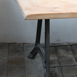 ancienne Table ou bureau industriel pied fonte plateau orme massif
