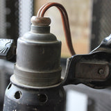 Ancienne lampe industrielle gras