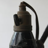 Ancienne lampe applique industrielle mazda dans sont jus