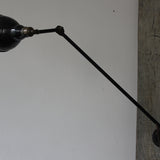 Ancienne lampe applique industrielle mazda dans sont jus