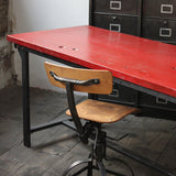 Table ou bureau metal industriel militaire plateau bois vernis rouge