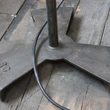 lampe de garage atelier R.G Levallois patine d'origine