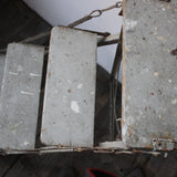 Escabeau pliant d'atelier en bois et metal, superbe patine.