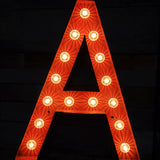 tres grande lettre A d'ancienne enseigne lumineuse façon fete foraine