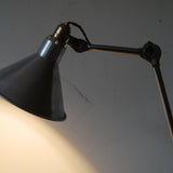 superbe ancienne lampe industrielle Gras abat jour dessinateur polie miroir