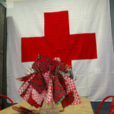 Drapeau service sanitaire de l'armée suisse . ideal deco industrielle