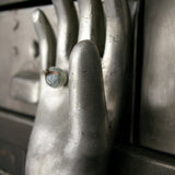 moule industriel revisité avec des yeux de poupee