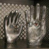 moule industriel revisité avec des yeux de poupee