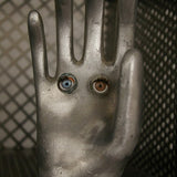 moule industriel revisité avec des yeux de poupee