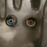 moule industriel revisité avec des yeux de poupee