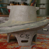 Ancien moule a chapeau en metal