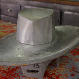 Ancien moule a chapeau en metal