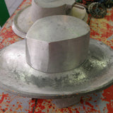 Ancien moule a chapeau en metal