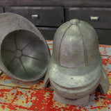 Ancien moule a chapeau en metal