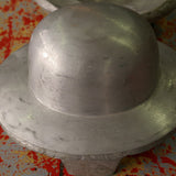 Ancien moule a chapeau en metal