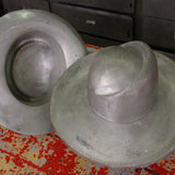 Ancien moule a chapeau en metal