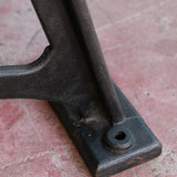 grande table industrielle plateau bois ancien chene massif pietement fonte
