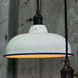 Suspension, lampe industrielle en tôle émaillée blanche – luminaire abat jour atelier