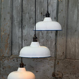 Suspension, lampe industrielle en tôle émaillée blanche – luminaire abat jour atelier