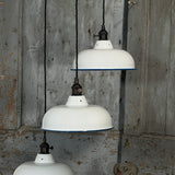 Suspension, lampe industrielle en tôle émaillée blanche – luminaire abat jour atelier