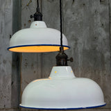 Suspension, lampe industrielle en tôle émaillée blanche – luminaire abat jour atelier
