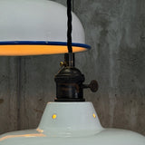 Suspension, lampe industrielle en tôle émaillée blanche – luminaire abat jour atelier