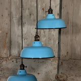 Suspension, lampe industrielle en tôle émaillée bleu clair – luminaire abat jour atelier