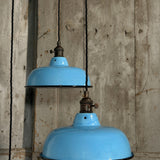 Suspension, lampe industrielle en tôle émaillée bleu clair – luminaire abat jour atelier