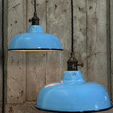 Suspension, lampe industrielle en tôle émaillée bleu clair – luminaire abat jour atelier