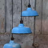 Suspension, lampe industrielle en tôle émaillée bleu clair – luminaire abat jour atelier